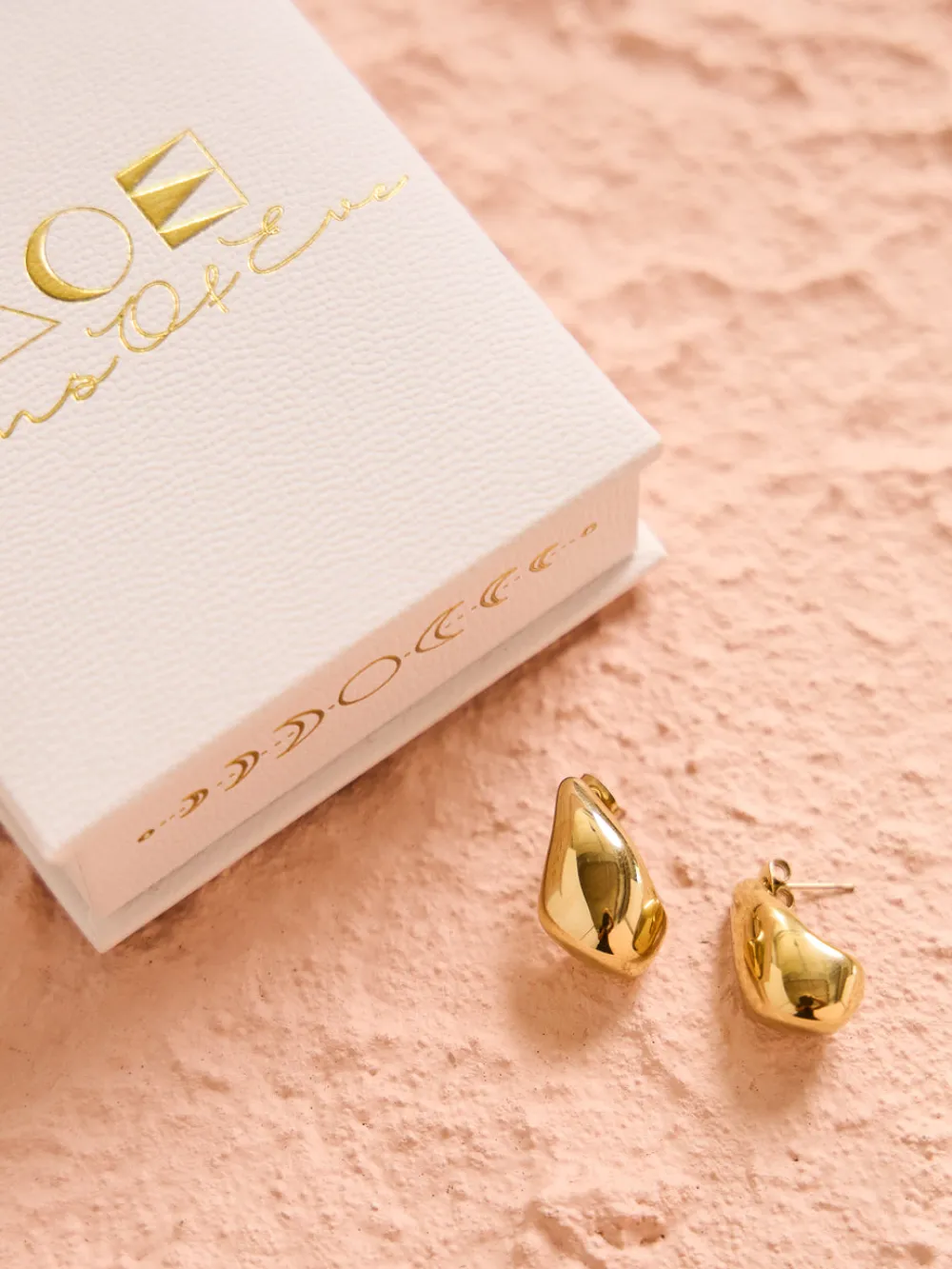 Arms of Eve Delphine Earrings in^ Bride To Be | Black Tie