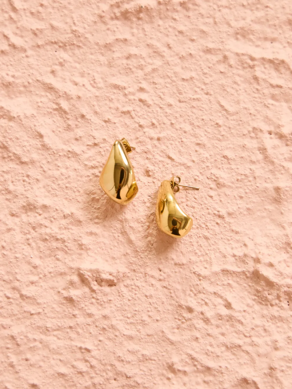 Arms of Eve Delphine Earrings in^ Bride To Be | Black Tie